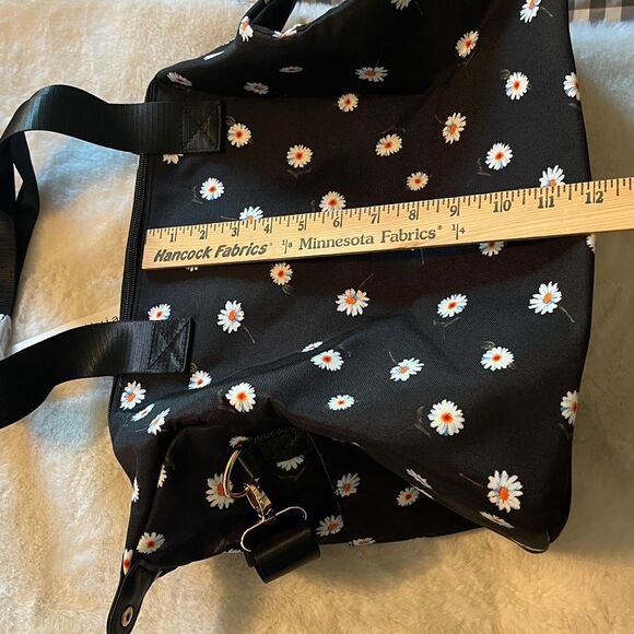 New! Alice + Olivia by Stacey Bendet  Daisy Print Duffel Bag - Picture 16 of 16